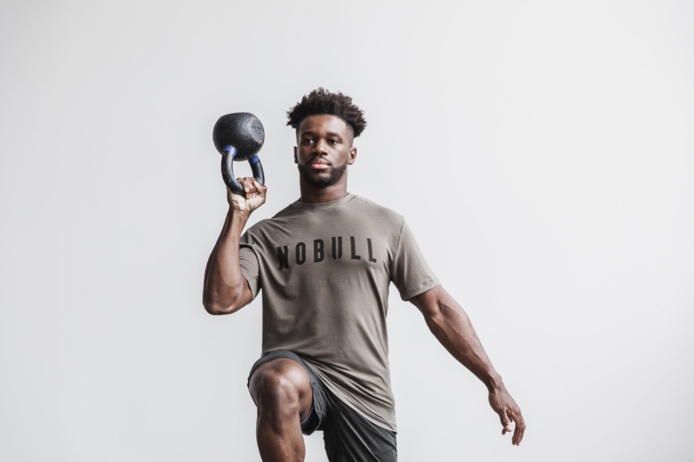 nobull_e383a1e383b3e382ba_te382b7e383a3e38384_e382afe383a9e382b7e38383e382afe382abe383a9e383bc_e38380e383bce382afe38395e382.jpg Nobull メンズ Tシャツ (クラシックカラー) ダークフォールドロック - 画像 (1)