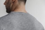 ノブル メンズ Vネック Tシャツ グレー - 画像 (2)