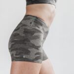 ノーブル ミッドライズ ショート 2インチ (プラッシュ ヘザー) ダーク フォールド ロック カモ