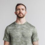 ノーブル メンズ ライトウェイト テクスチャード Tシャツ (カモ) アーミー