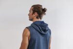 Nobull メンズ マイクロプラッシュ ノースリーブ パーカー ディープ - 画像 (2)