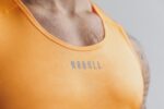 Nobull メンズ ライトウェイト テクスチャード タンク (ネオン カモ) オレンジ - 画像 (3)