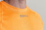 Nobull メンズ ライトウェイト テクスチャード ロングスリーブ Tシャツ (ネオン カモ) オレンジ - 画像 (2)
