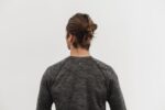 Nobull メンズ ライトウェイト テクスチャード ロングスリーブ Tシャツ (カモ) ブラック - 画像 (2)