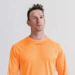 Nobull メンズ ライトウェイト テクスチャード ロングスリーブ Tシャツ (ネオン カモ) オレンジ