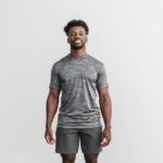 Nobull メンズ ライトウェイト テクスチャード Tシャツ (カモ) ブラック