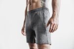Nobull メンズ ライトウェイト ニット ショートパンツ 7" グレー - 画像 (3)