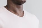 Nobull メンズ ライトウェイト Vネック Tシャツ ダスティ - 画像 (3)