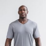 Nobull メンズ ライトウェイト Vネック Tシャツ ダーク