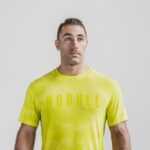 Nobull メンズ Tシャツ (ネオンカモ) イエロー