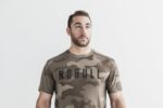 Nobull メンズ Tシャツ (迷彩) ダーク