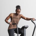 Nobull レディース ハイネックタンクトップ（定番カラー） ブラウン