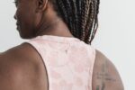 Nobull レディース ハイネックタンクトップ（桜） ダスティ - 画像 (2)
