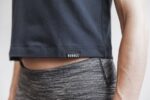 Nobull レディース ヘビーウェイト ノースリーブ クロップ T シャツ インク - 画像 (3)