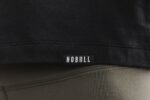 Nobull レディース ヘビーウェイト ロングスリーブ ポケット ボクシー Tシャツ ブラック - 画像 (3)