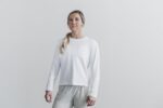 Nobull レディース ヘビーウェイト ロングスリーブ ポケット ボクシー Tシャツ ホワイト - 画像 (3)