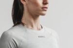 Nobull レディース ライトウェイト テクスチャード ロングスリーブ Tシャツ (迷彩) フロスト - 画像 (3)