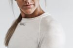 Nobull レディース ライトウェイト テクスチャード ロングスリーブ Tシャツ (迷彩) ホワイト - 画像 (4)