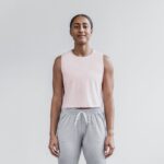 Nobull レディース ライトウェイト ノースリーブ クロップ Tシャツ ダスティ