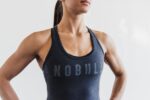 Nobull レディース レーサーバック タンク (クラシックカラー) ネイビー - 画像 (2)