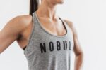 Nobull レディース レーサーバック タンク (クラシックカラー) グレー