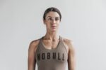 Nobull レディース レーサーバック タンク (クラシック カラー) ダーク フォールド ロック - 画像 (3)