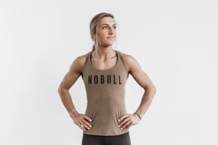 Nobull レディース レーサーバック タンク (クラシックカラー) ロック