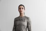 Nobull レディース ロングスリーブ ティー (カモ) グレー - 画像 (2)