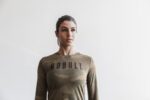 Nobull レディース ロングスリーブ Tシャツ (カモ) アーミー - 画像 (2)