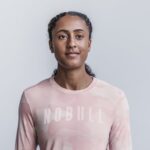 Nobull レディース ロングスリーブ Tシャツ (迷彩) ダスティ