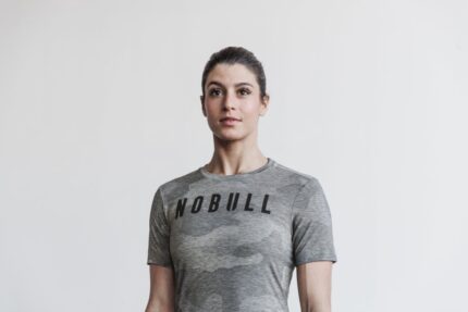 Nobull レディース Tシャツ (カモ) グレー