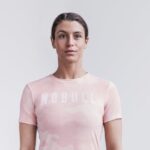 Nobull レディース Tシャツ (迷彩) ダスティ