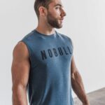 NobullメンズノースリーブTシャツ（明るい色）ディープ