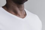 NobullメンズライトウェイトVネックTシャツホワイト - 画像 (3)