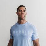 NobullメンズTシャツ（明るい色）ブルー