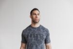 NobullメンズTシャツ（桜）チャコール - 画像 (4)