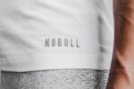 Nobullレディースハイネックタンクトップ（定番カラー）ホワイト - 画像 (2)