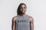 Nobullレディースハイネックタンクトップ（定番カラー）ダークグレー - 画像 (3)